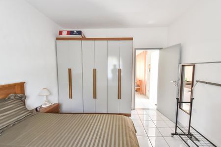Casa à venda com 180m², 4 quartos e sem vaga Casa à venda com 180m², 4 quartos e sem vagaCasa 2 - quarto