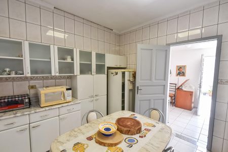 Casa à venda com 180m², 4 quartos e sem vaga Casa à venda com 180m², 4 quartos e sem vagaCasa 2 - cozinha