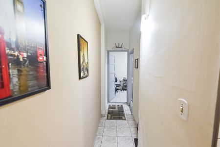 Casa à venda com 180m², 4 quartos e sem vaga Casa à venda com 180m², 4 quartos e sem vagaCorredor