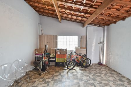 Casa à venda com 180m², 4 quartos e sem vaga Casa à venda com 180m², 4 quartos e sem vagaCasa 2 - salão