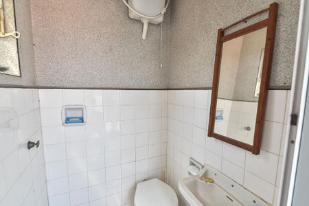 Casa à venda com 180m², 4 quartos e sem vaga Casa à venda com 180m², 4 quartos e sem vagaCasa 2 - banheiro de serviço