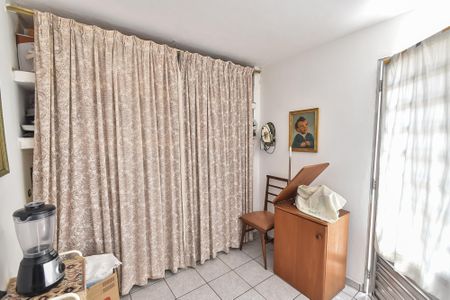 Casa à venda com 180m², 4 quartos e sem vaga Casa à venda com 180m², 4 quartos e sem vagaCasa 2 - área de serviço