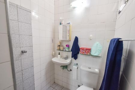 Casa à venda com 180m², 4 quartos e sem vaga Casa à venda com 180m², 4 quartos e sem vagaBanheiro da suíte