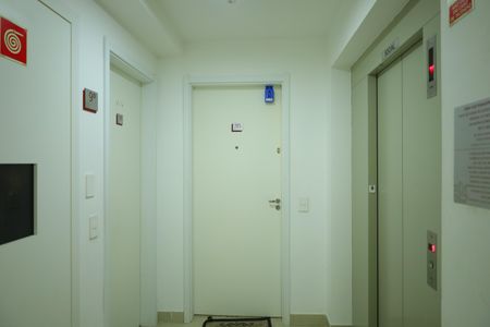 Apartamento para alugar com 41m², 2 quartos e sem vagaÁrea comum - Saguão do andar
