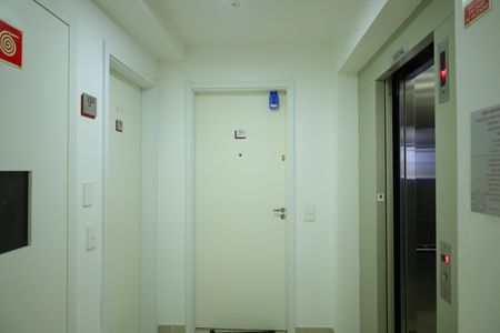Apartamento para alugar com 41m², 2 quartos e sem vagaÁrea comum - Saguão do andar