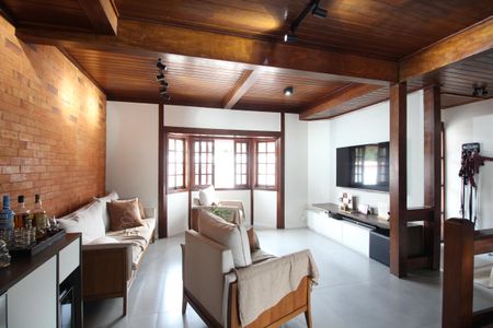 Sala de casa de condomínio à venda com 5 quartos, 216m² em Taquara, Rio de Janeiro