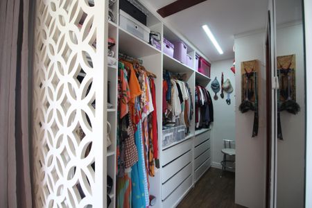 Casa de condomínio à venda com 216m², 5 quartos e 3 vagasQuarto 4 - Closet