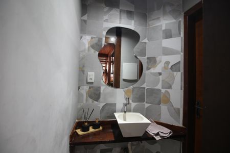 Casa de condomínio à venda com 216m², 5 quartos e 3 vagasLavabo