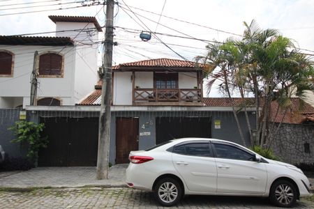 Casa de condomínio à venda com 216m², 5 quartos e 3 vagasFachada