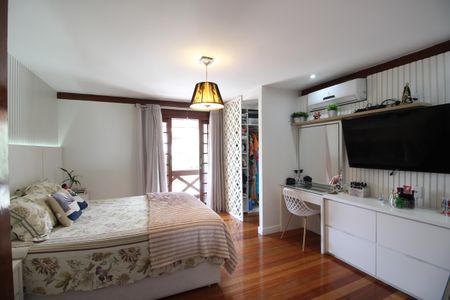 Casa de condomínio à venda com 216m², 5 quartos e 3 vagasQuarto 4