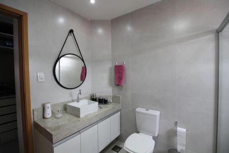 Casa de condomínio à venda com 216m², 5 quartos e 3 vagasQuarto 1 - Suíte