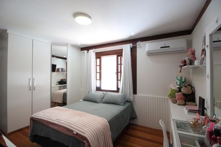 Casa de condomínio à venda com 216m², 5 quartos e 3 vagasQuarto 2