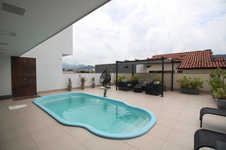 Casa de condomínio à venda com 216m², 5 quartos e 3 vagasÁrea Externa