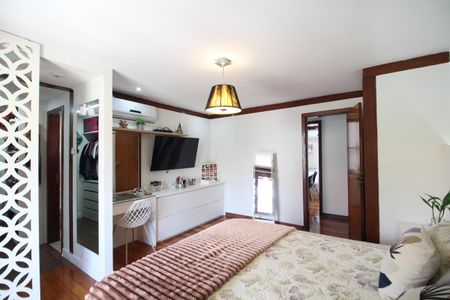 Casa de condomínio à venda com 216m², 5 quartos e 3 vagasQuarto 4