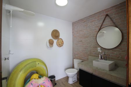 Casa de condomínio à venda com 216m², 5 quartos e 3 vagasBanheiro Social