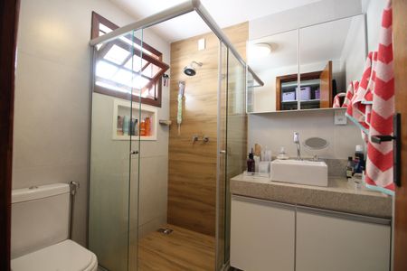 Casa de condomínio à venda com 216m², 5 quartos e 3 vagasQuarto 4 - Suíte