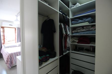 Casa de condomínio à venda com 216m², 5 quartos e 3 vagasQuarto 1 - Closet