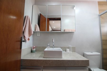 Casa de condomínio à venda com 216m², 5 quartos e 3 vagasQuarto 2 - Suíte