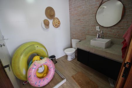 Casa de condomínio à venda com 216m², 5 quartos e 3 vagasBanheiro Social