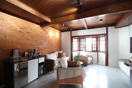 Casa de condomínio à venda com 216m², 5 quartos e 3 vagasSala