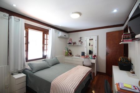 Casa de condomínio à venda com 216m², 5 quartos e 3 vagasQuarto 2