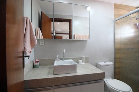 Casa de condomínio à venda com 216m², 5 quartos e 3 vagasQuarto 2 - Suíte