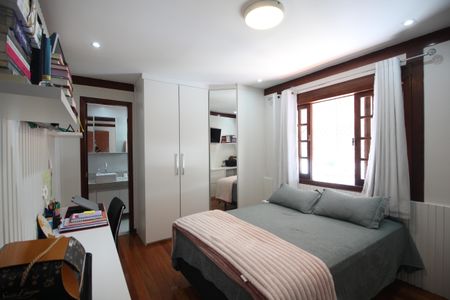 Casa de condomínio à venda com 216m², 5 quartos e 3 vagasQuarto 2