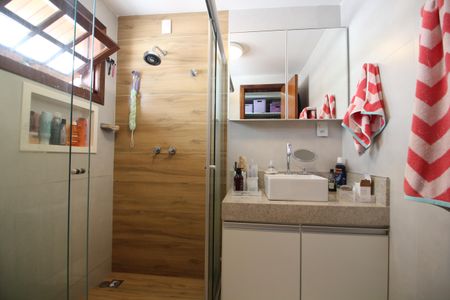 Casa de condomínio à venda com 216m², 5 quartos e 3 vagasQuarto 4 - Suíte