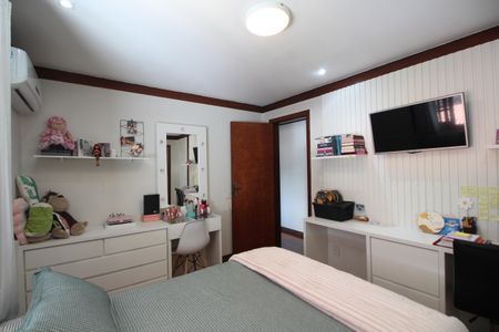 Casa de condomínio à venda com 216m², 5 quartos e 3 vagasQuarto 2