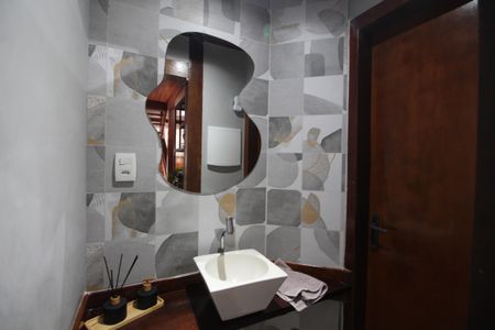 Casa de condomínio à venda com 216m², 5 quartos e 3 vagasLavabo