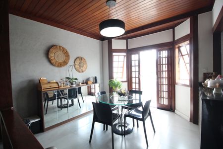 Sala de casa de condomínio à venda com 5 quartos, 216m² em Taquara, Rio de Janeiro