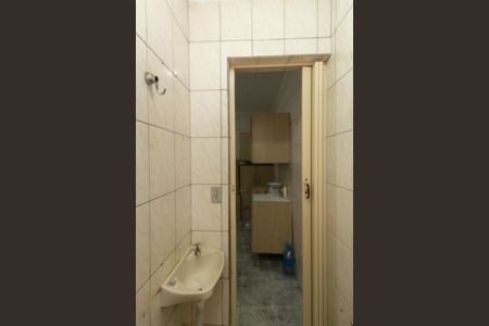 Casa para alugar com 60m², 2 quartos e sem vaga Casa para alugar com 60m², 2 quartos e sem vagaBanheiro 1