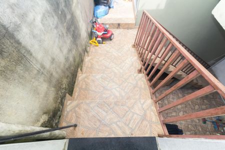 Casa para alugar com 60m², 2 quartos e sem vaga Casa para alugar com 60m², 2 quartos e sem vagaEscada