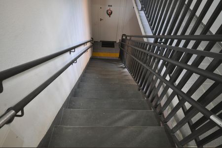 Apartamento para alugar com 45m², 2 quartos e sem vagaEscada de acesso