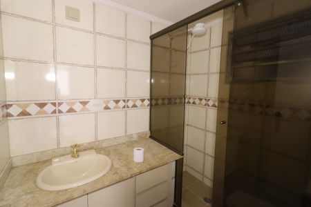 Banheiro de apartamento à venda com 2 quartos, 64m² em Vila Osasco, Osasco