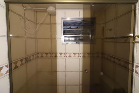 Banheiro de apartamento à venda com 2 quartos, 64m² em Vila Osasco, Osasco