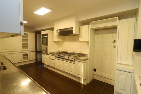 Apartamento para alugar com 565m², 3 quartos e 4 vagas Apartamento para alugar com 565m², 3 quartos e 4 vagasCozinha
