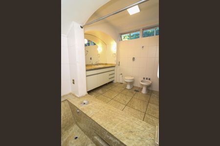 Apartamento para alugar com 565m², 3 quartos e 4 vagas Apartamento para alugar com 565m², 3 quartos e 4 vagasBanheiro da Suíte