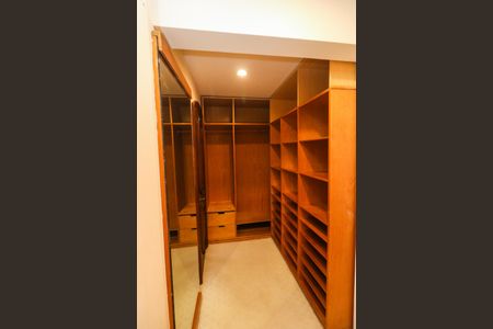 Apartamento para alugar com 565m², 3 quartos e 4 vagas Apartamento para alugar com 565m², 3 quartos e 4 vagasCloset da suíte