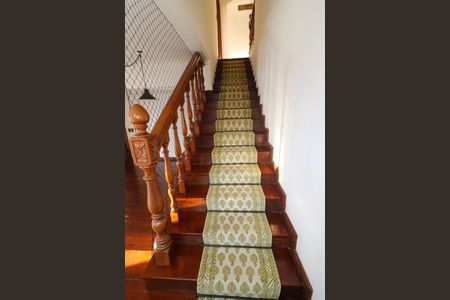 Apartamento para alugar com 565m², 3 quartos e 4 vagas Apartamento para alugar com 565m², 3 quartos e 4 vagasEscada