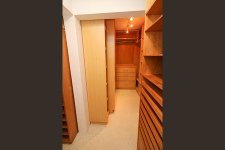 Apartamento para alugar com 565m², 3 quartos e 4 vagas Apartamento para alugar com 565m², 3 quartos e 4 vagasCloset da suíte
