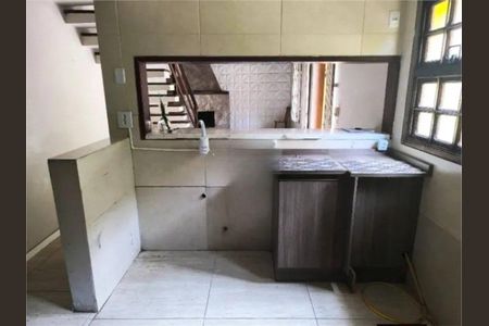 Cozinha  de casa para alugar com 3 quartos, 109m² em Azenha, Porto Alegre