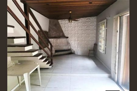 Sala  de casa para alugar com 3 quartos, 109m² em Azenha, Porto Alegre