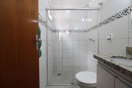 Banheiro Social de apartamento para alugar com 2 quartos, 55m² em Santa Mônica, Uberlândia