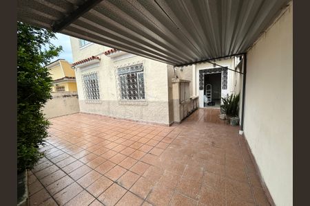 Casa à venda com 90m², 2 quartos e 1 vagaQuintal