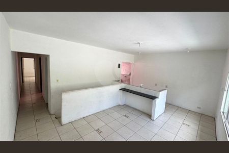 Casa à venda com 4 quartos, 220m² em Jardim Teles de Menezes, Santo André