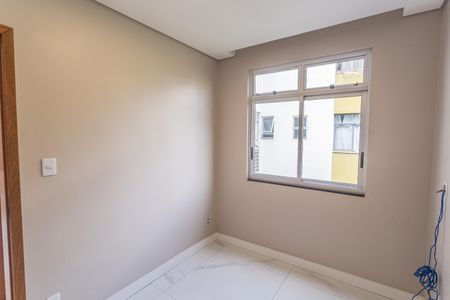 Quarto 1 de apartamento para alugar com 2 quartos, 54m² em Horto Florestal, Belo Horizonte