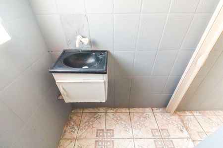 Banheiro de kitnet/studio para alugar com 1 quarto, 30m² em Conjunto Residencial José Bonifácio, São Paulo