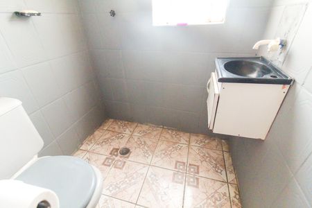 Banheiro de kitnet/studio para alugar com 1 quarto, 30m² em Conjunto Residencial José Bonifácio, São Paulo