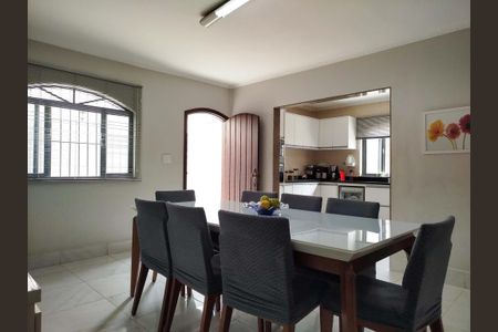 Casa à venda com 170m², 3 quartos e 2 vagas Casa à venda com 170m², 3 quartos e 2 vagasCopa